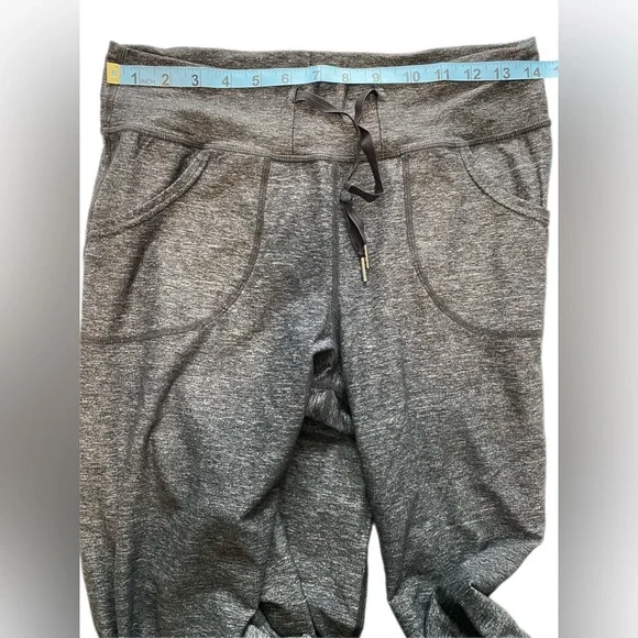 Lululemon Still Pant Heathered Blsck 4 Tall - Picture 4 of 11